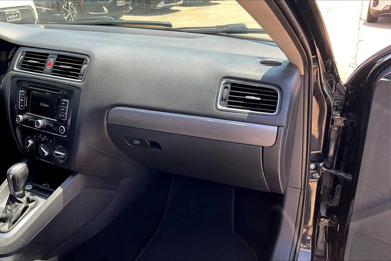 Thumbnail: 2013 Volkswagen Jetta - 23