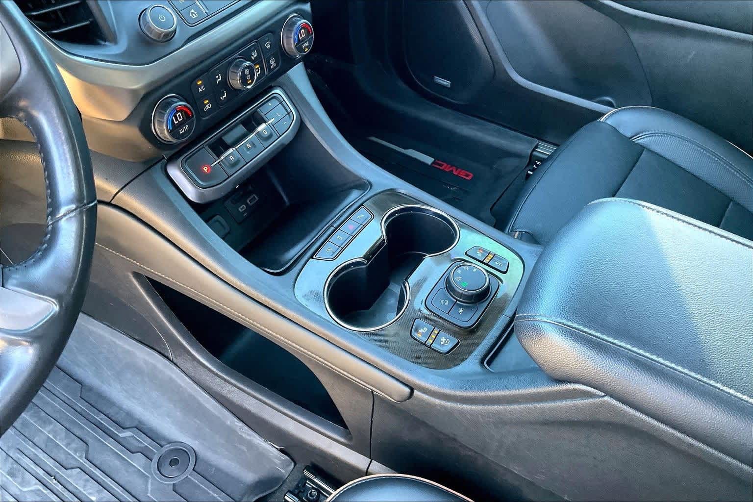 Thumbnail: 2022 GMC Acadia - 16