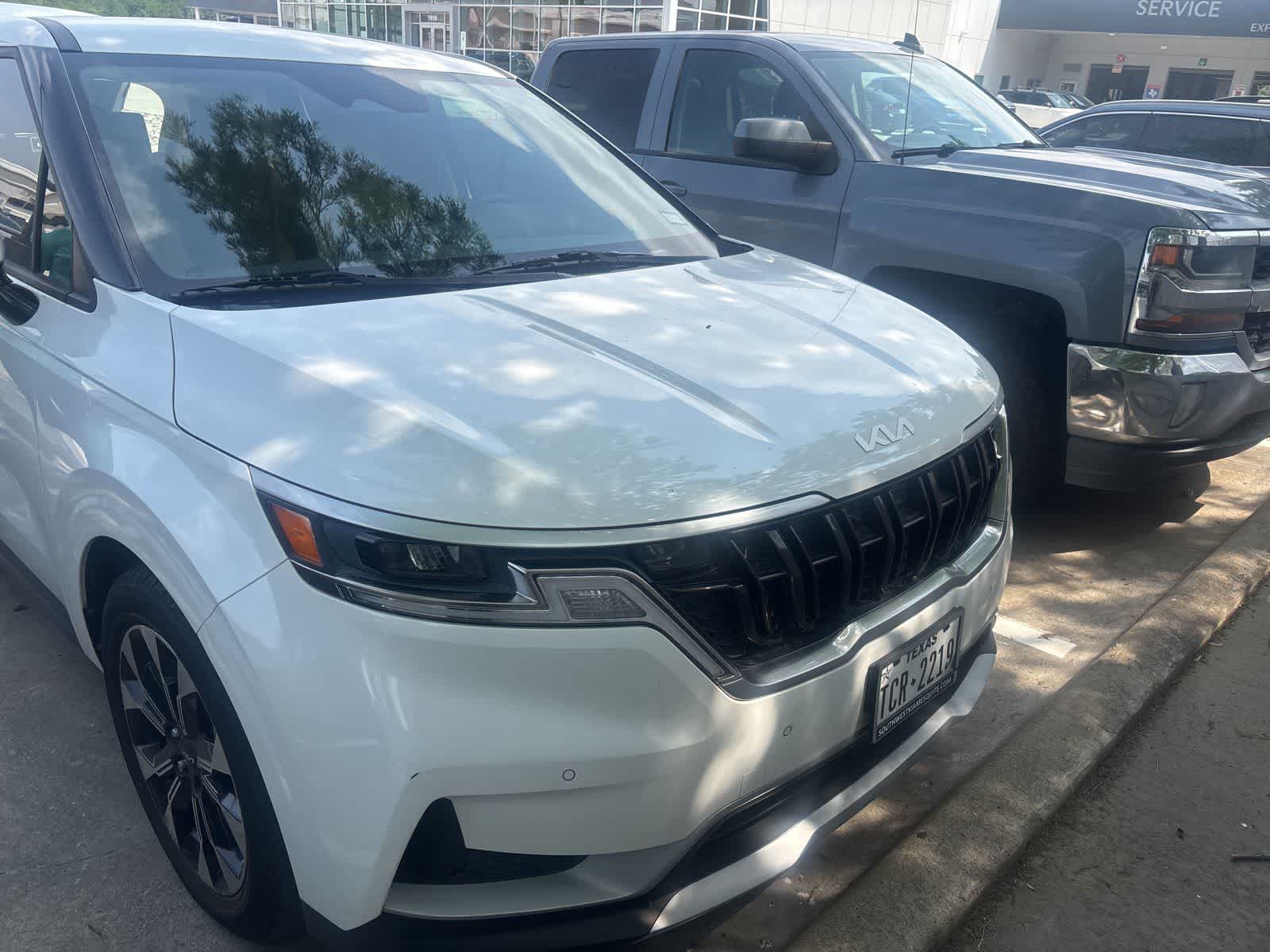 Thumbnail: 2023 Kia Carnival - 3