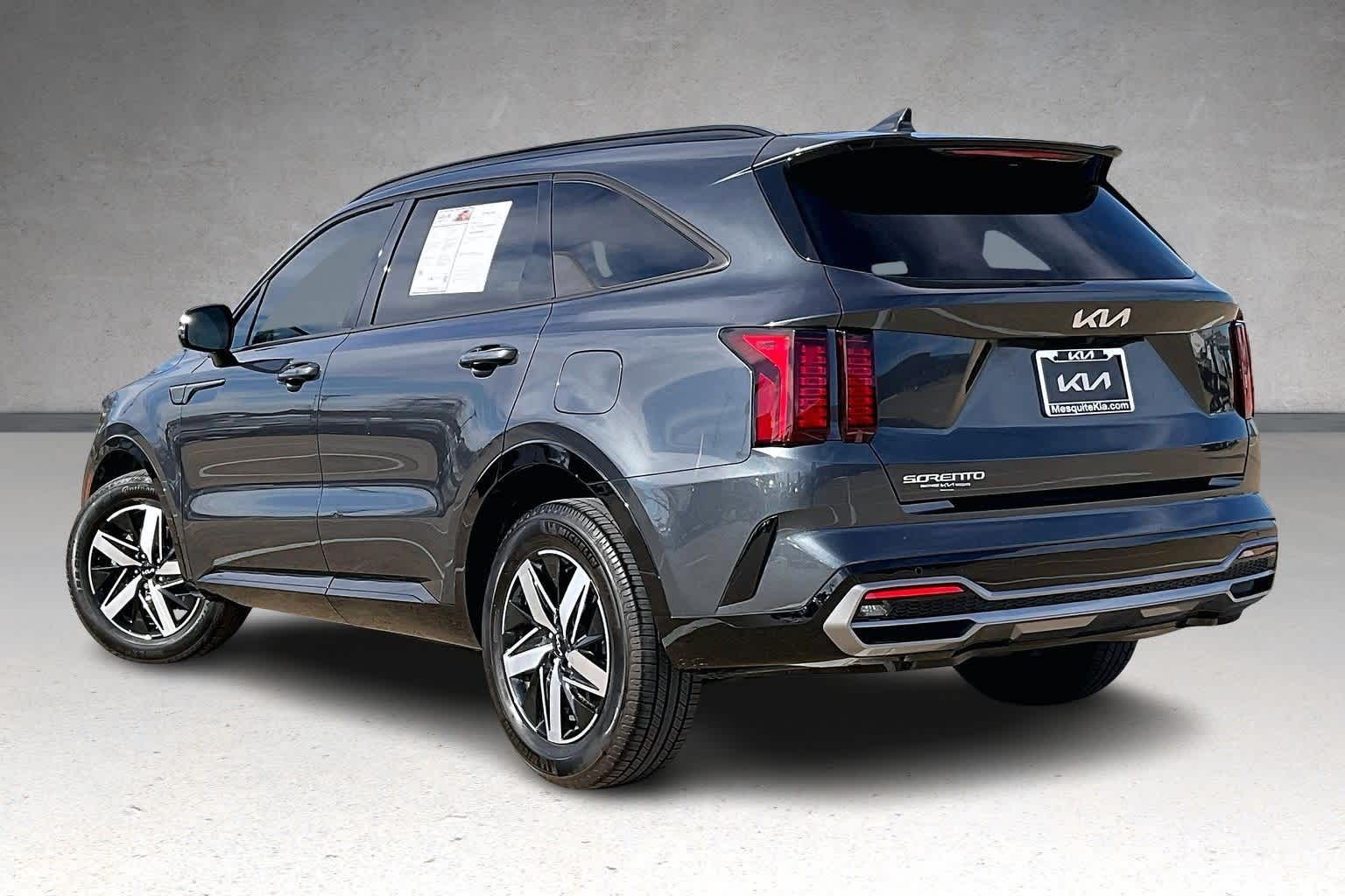 Thumbnail: 2023 Kia Sorento - 4