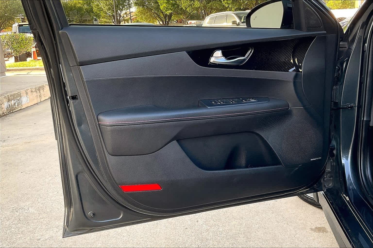 Thumbnail: 2020 Kia Forte - 27