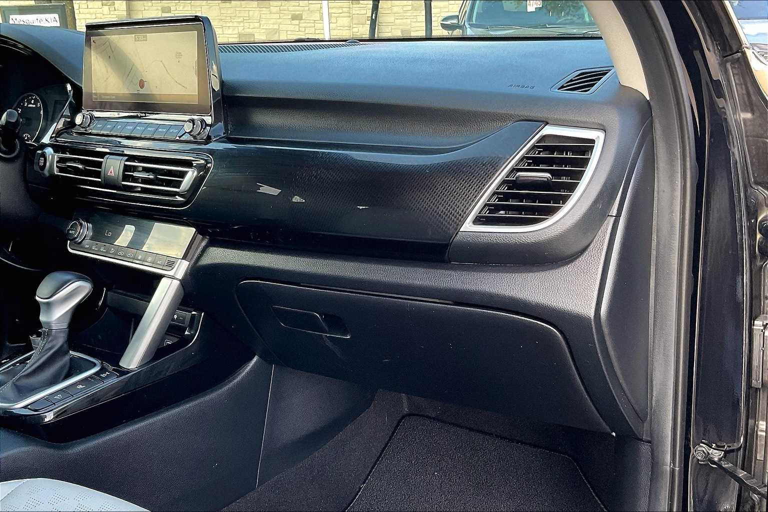 Thumbnail: 2022 Kia Seltos - 22