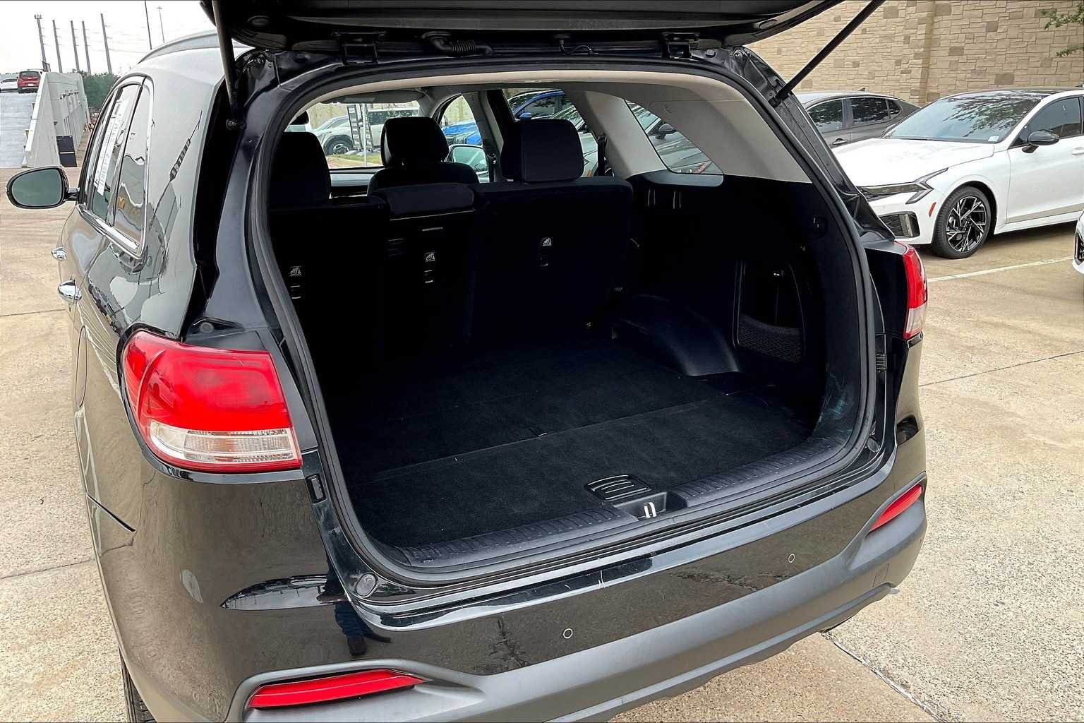 Thumbnail: 2016 Kia Sorento - 18