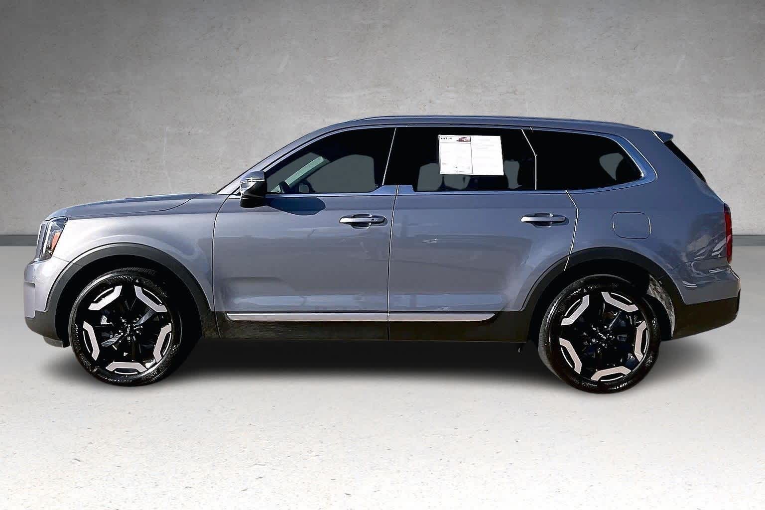 Thumbnail: 2023 Kia Telluride - 3