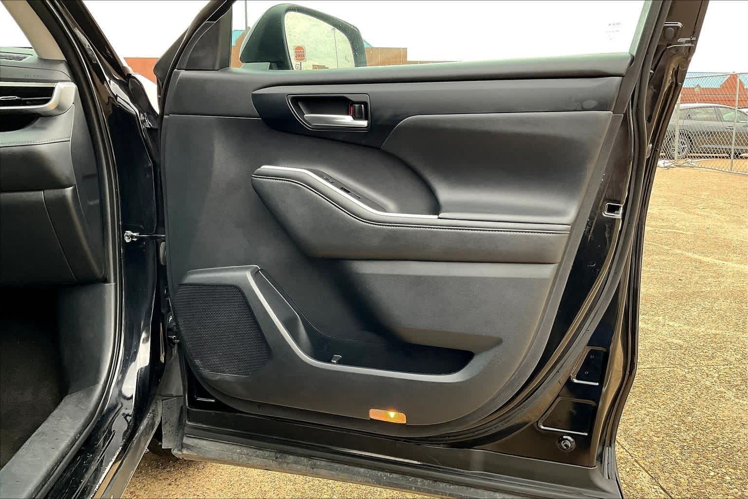 Thumbnail: 2021 Toyota Highlander - 28