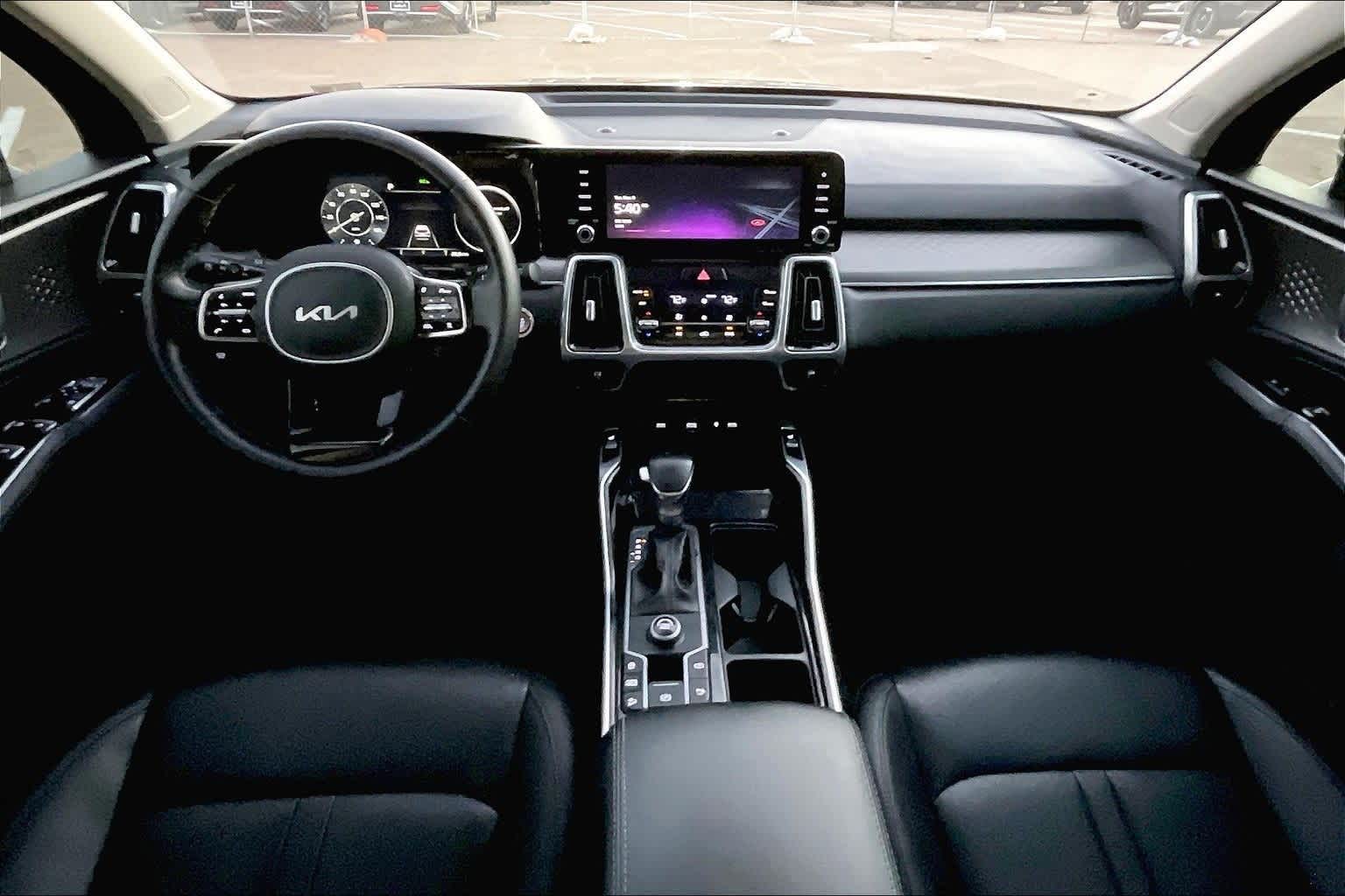 Thumbnail: 2023 Kia Sorento - 8