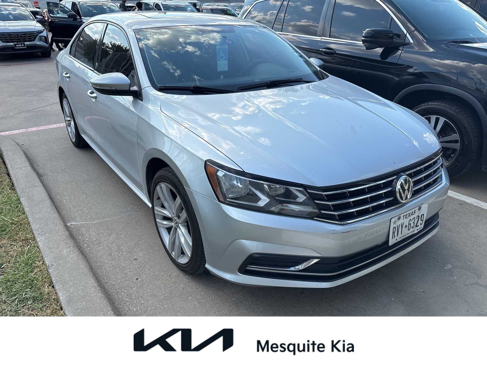 Thumbnail: 2019 Volkswagen Passat - 1