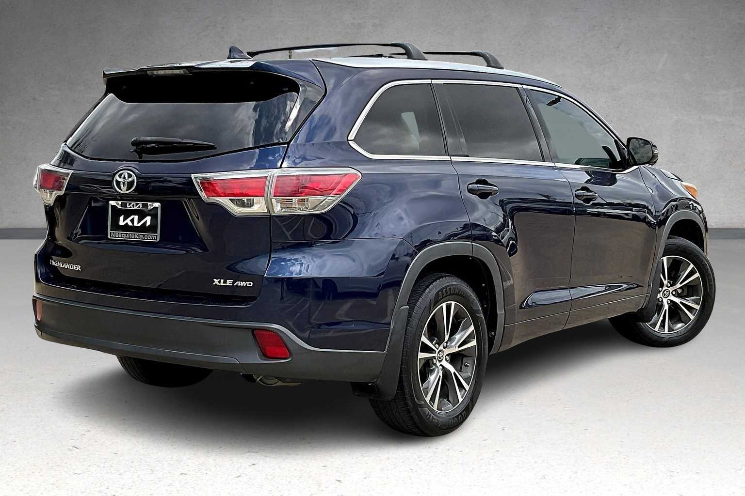 Thumbnail: 2016 Toyota Highlander - 22