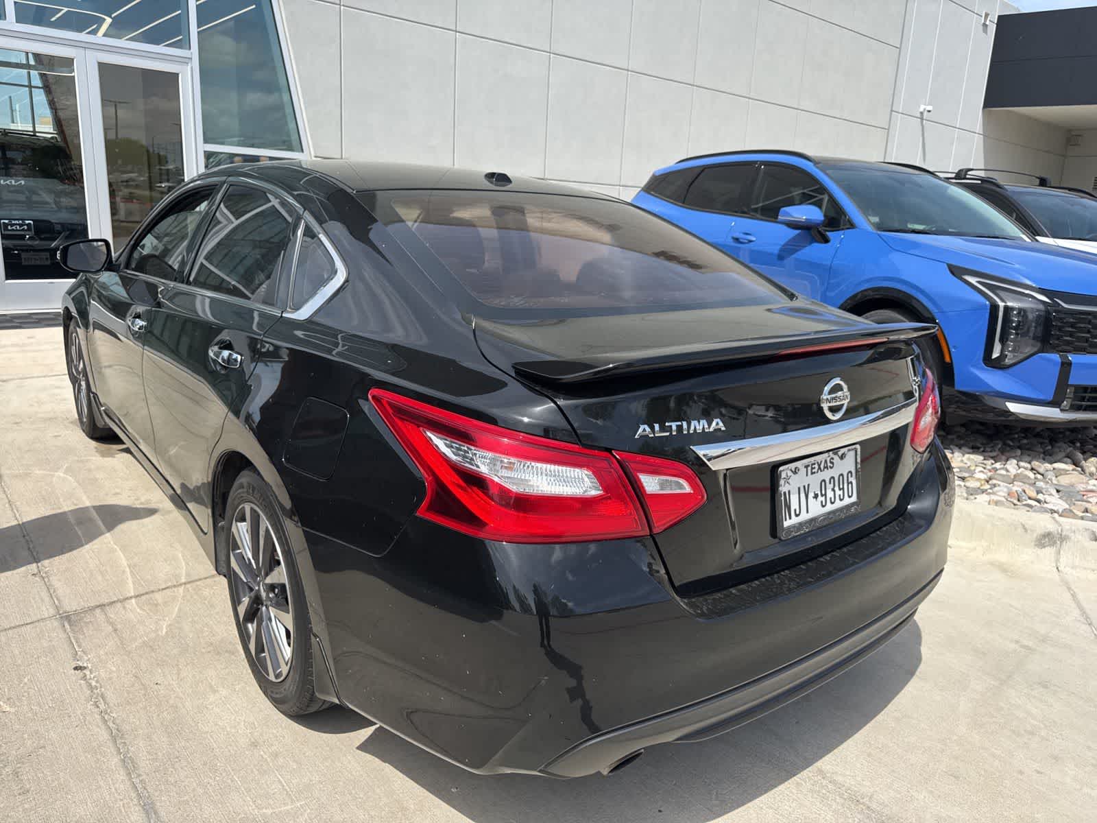 Thumbnail: 2017 Nissan Altima - 4