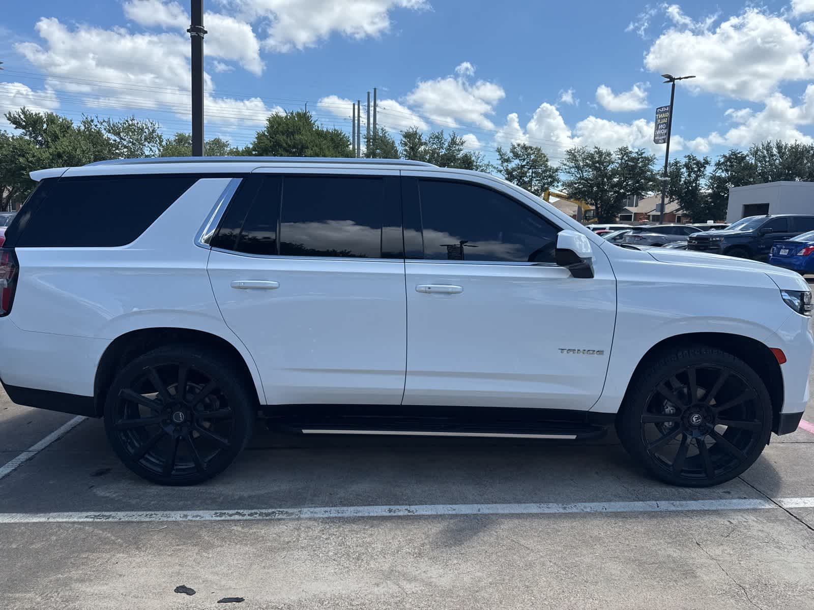 Thumbnail: 2021 Chevrolet Tahoe - 3
