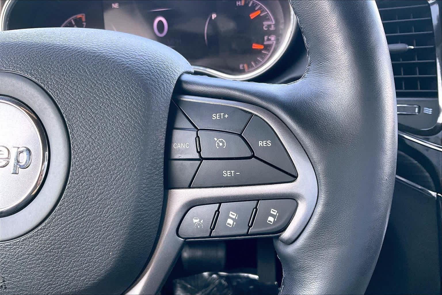 Thumbnail: 2021 Jeep Grand Cherokee - 24