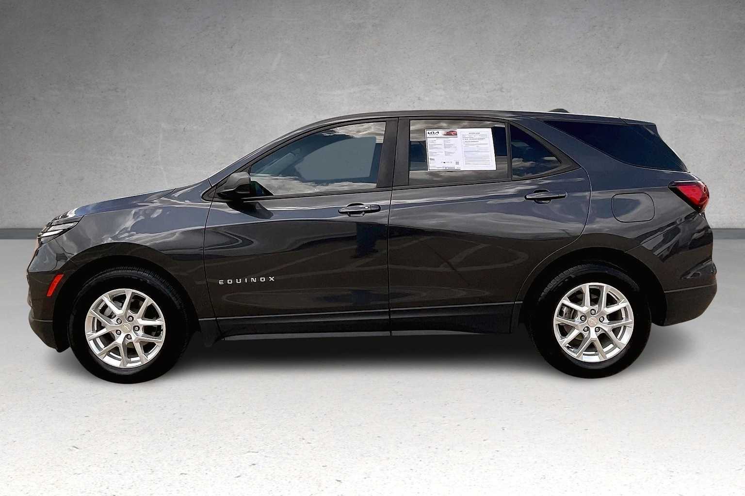 2022 Chevrolet Equinox LS photo 3