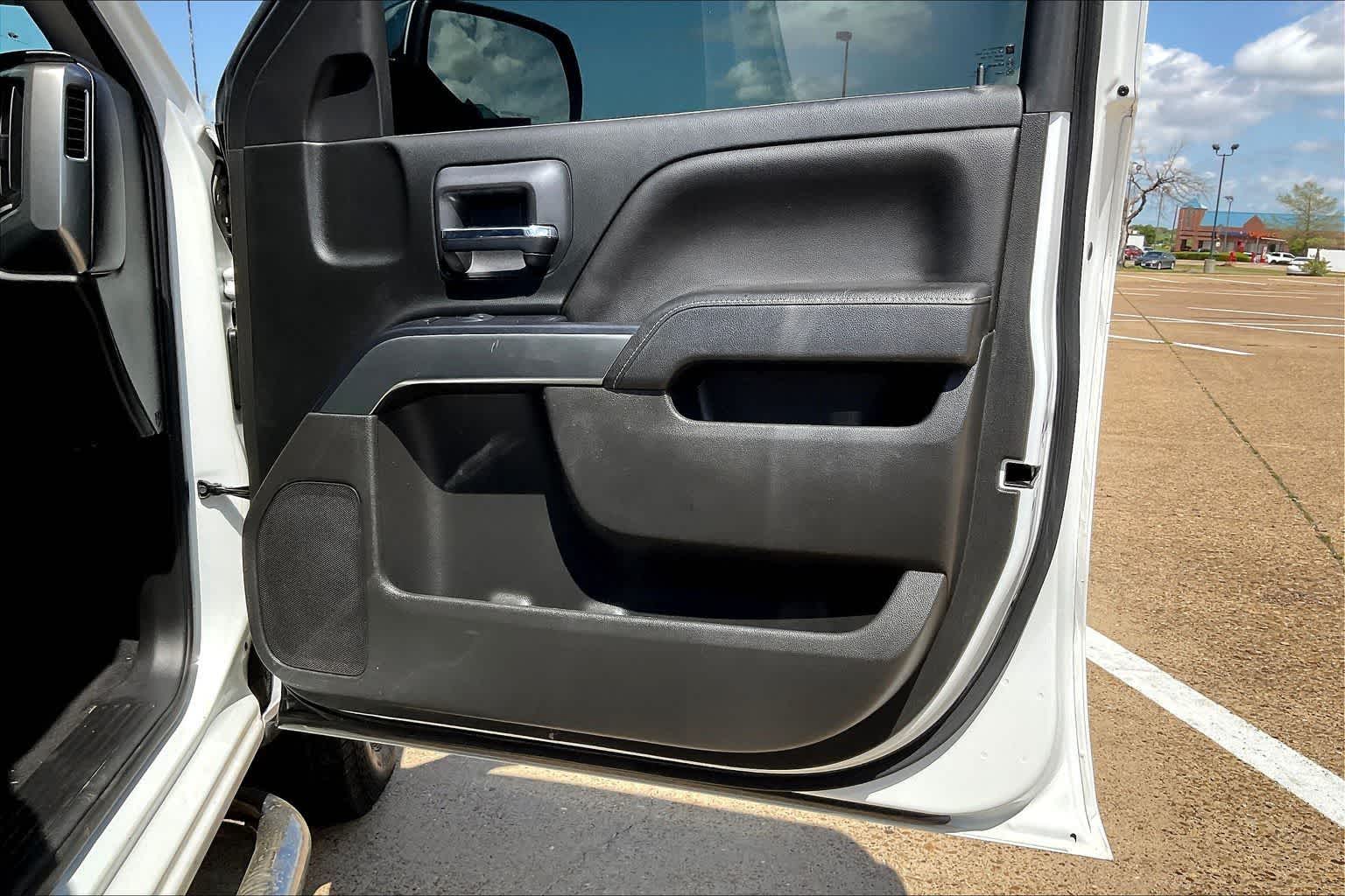 Thumbnail: 2018 Chevrolet Silverado 1500 - 28