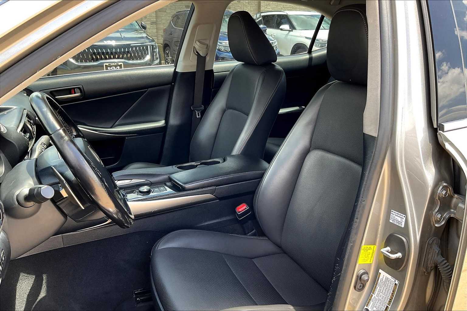 2017 Lexus IS 300 10