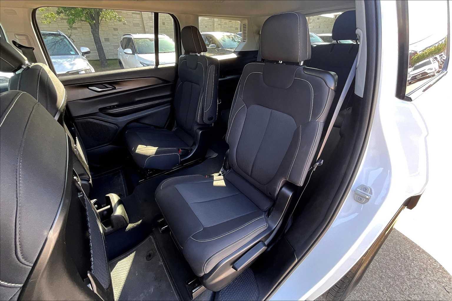 Thumbnail: 2023 Jeep Grand Cherokee - 29