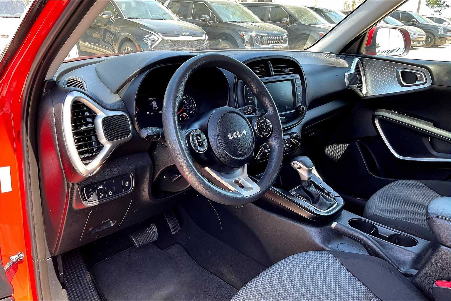 2022 Kia Soul LX photo 2