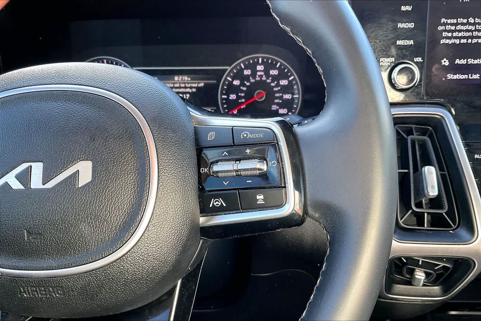 Thumbnail: 2023 Kia Sorento - 25