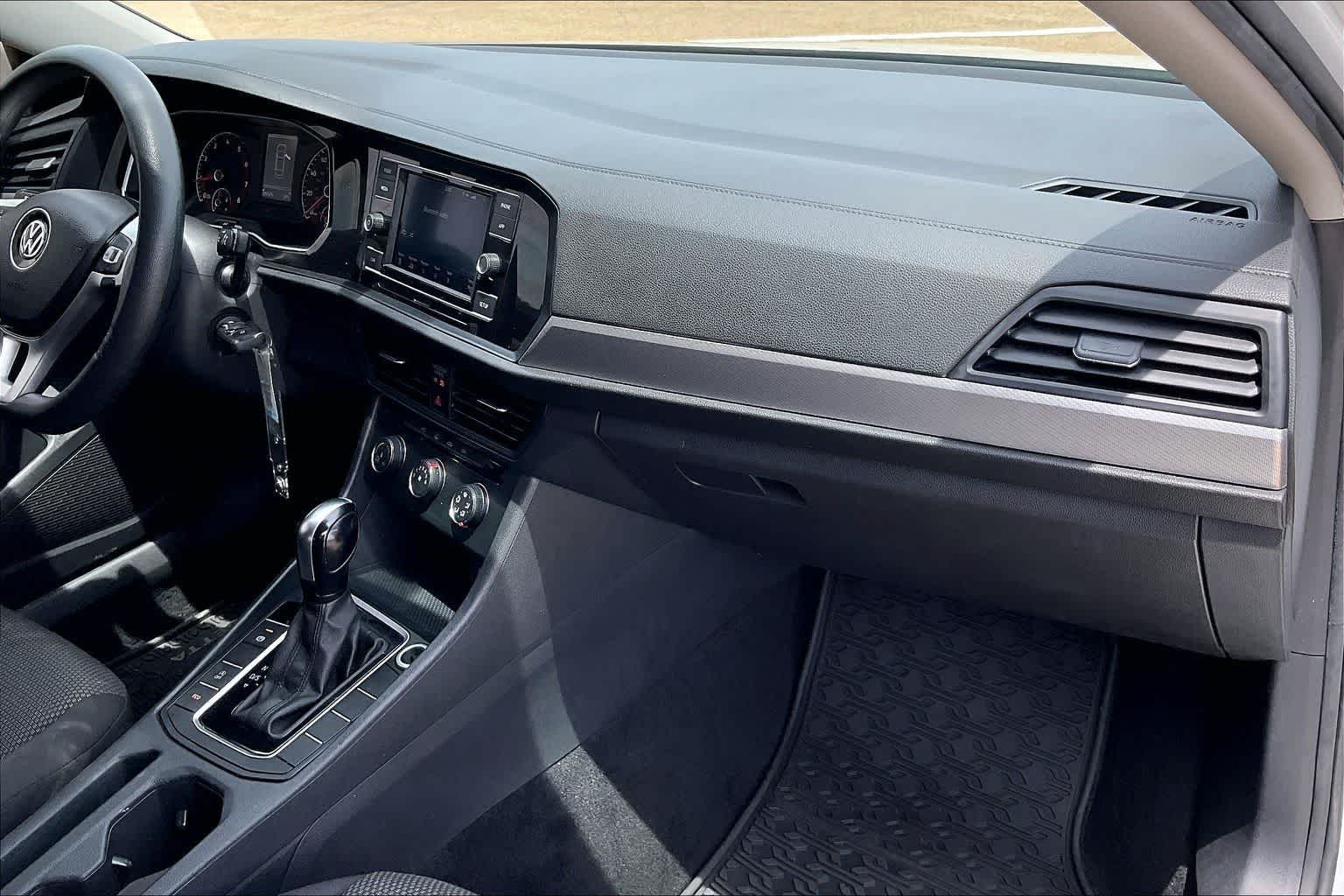 Thumbnail: 2019 Volkswagen Jetta - 22