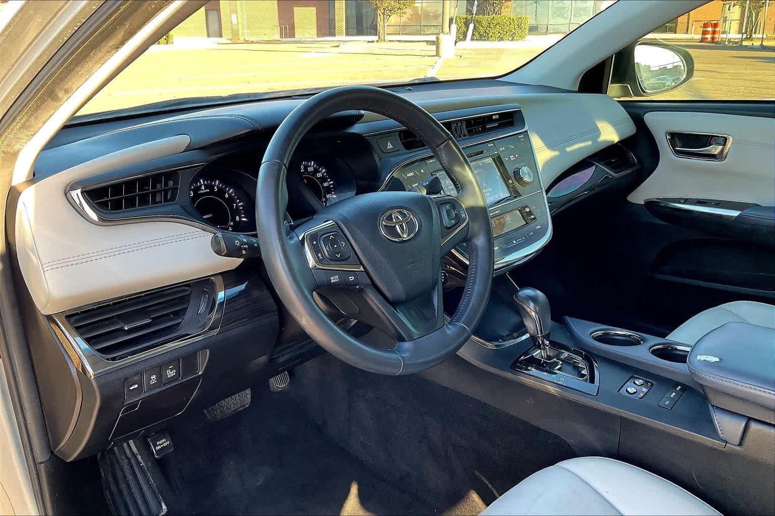 2015 Toyota Avalon XLE Touring photo 2