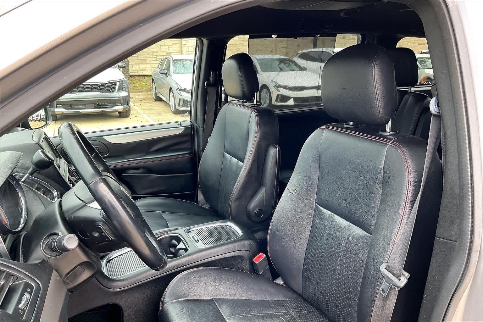 Thumbnail: 2019 Dodge Grand Caravan - 11