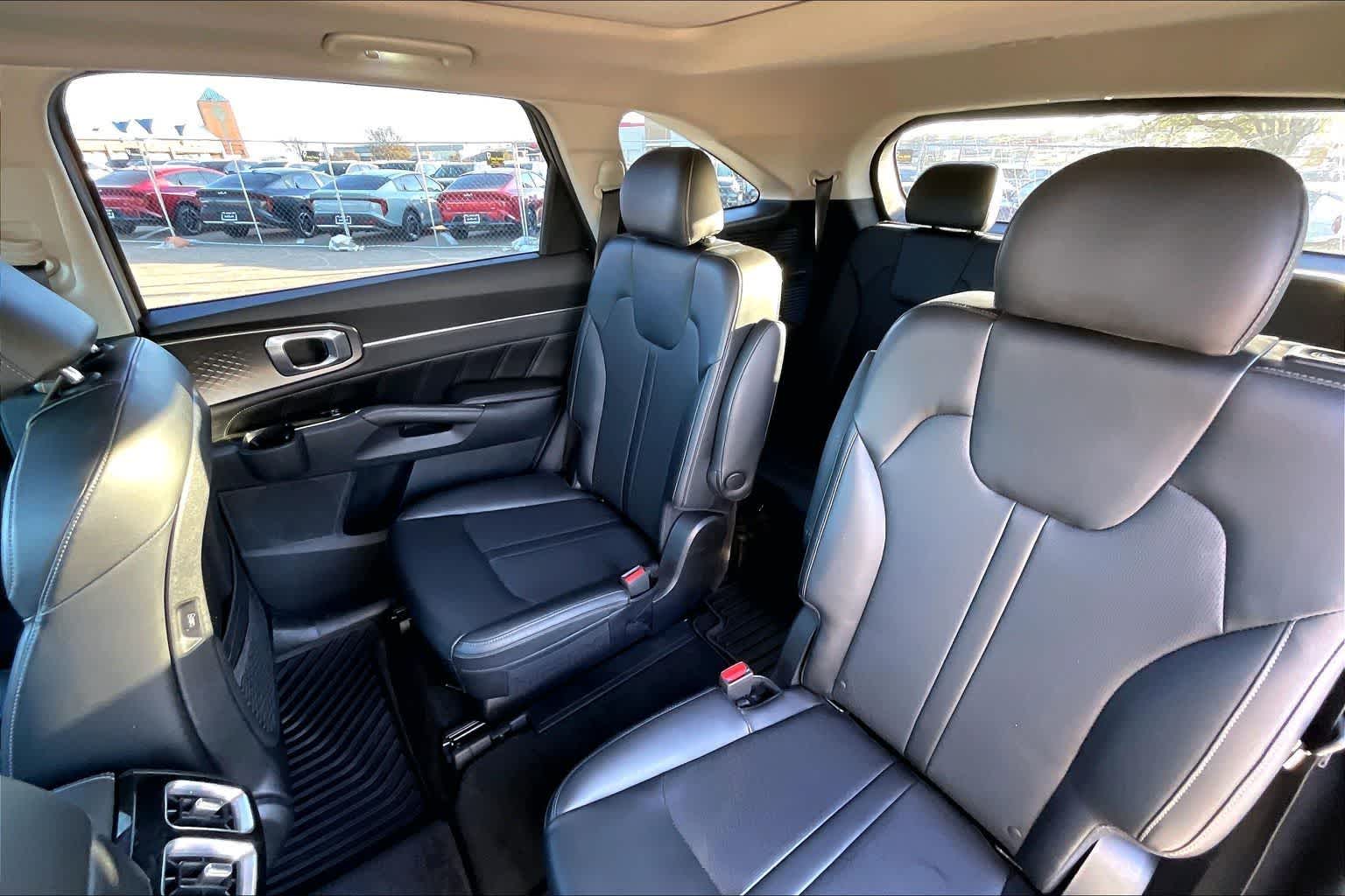 Thumbnail: 2023 Kia Sorento - 29