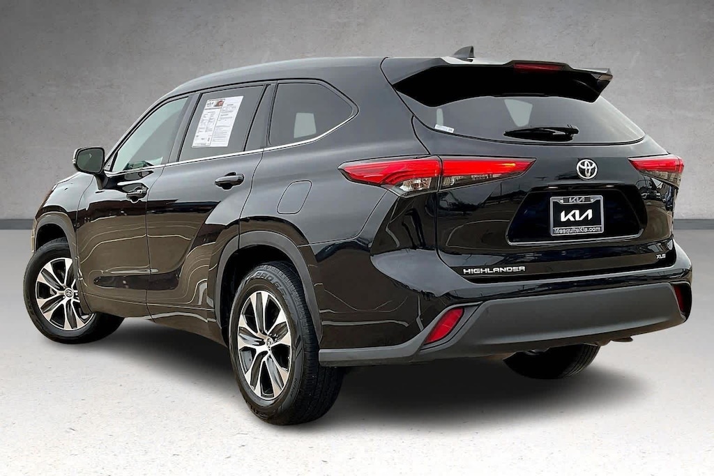 Used 2021 Toyota Highlander XLE SUV