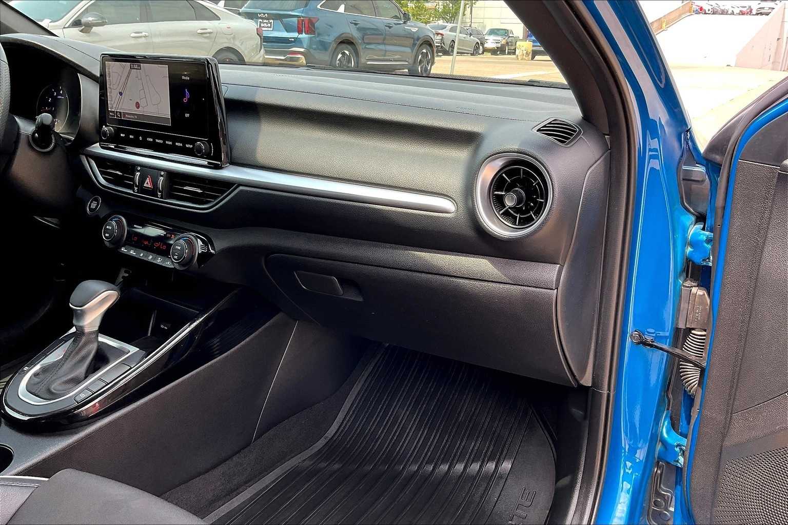 Thumbnail: 2023 Kia Forte - 21