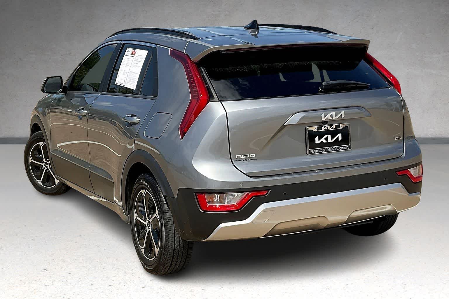 Thumbnail: 2024 Kia Niro - 4