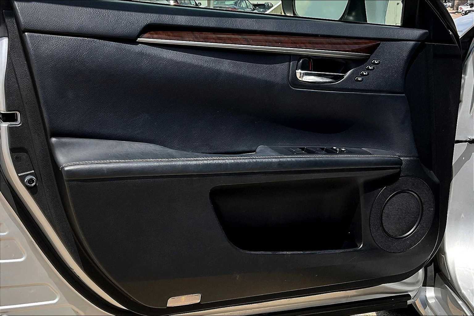 Thumbnail: 2015 Lexus ES - 27