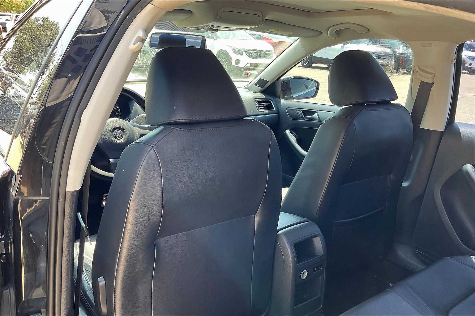 Thumbnail: 2013 Volkswagen Jetta - 12