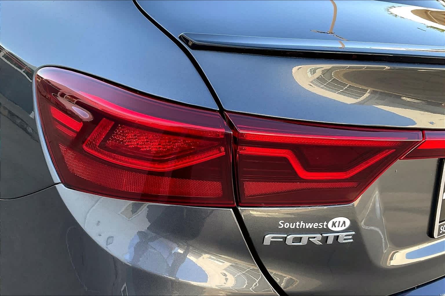 Thumbnail: 2020 Kia Forte - 32