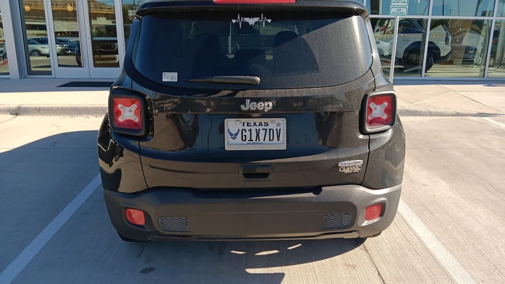 Used 2018 Jeep Renegade Latitude FWD SUV