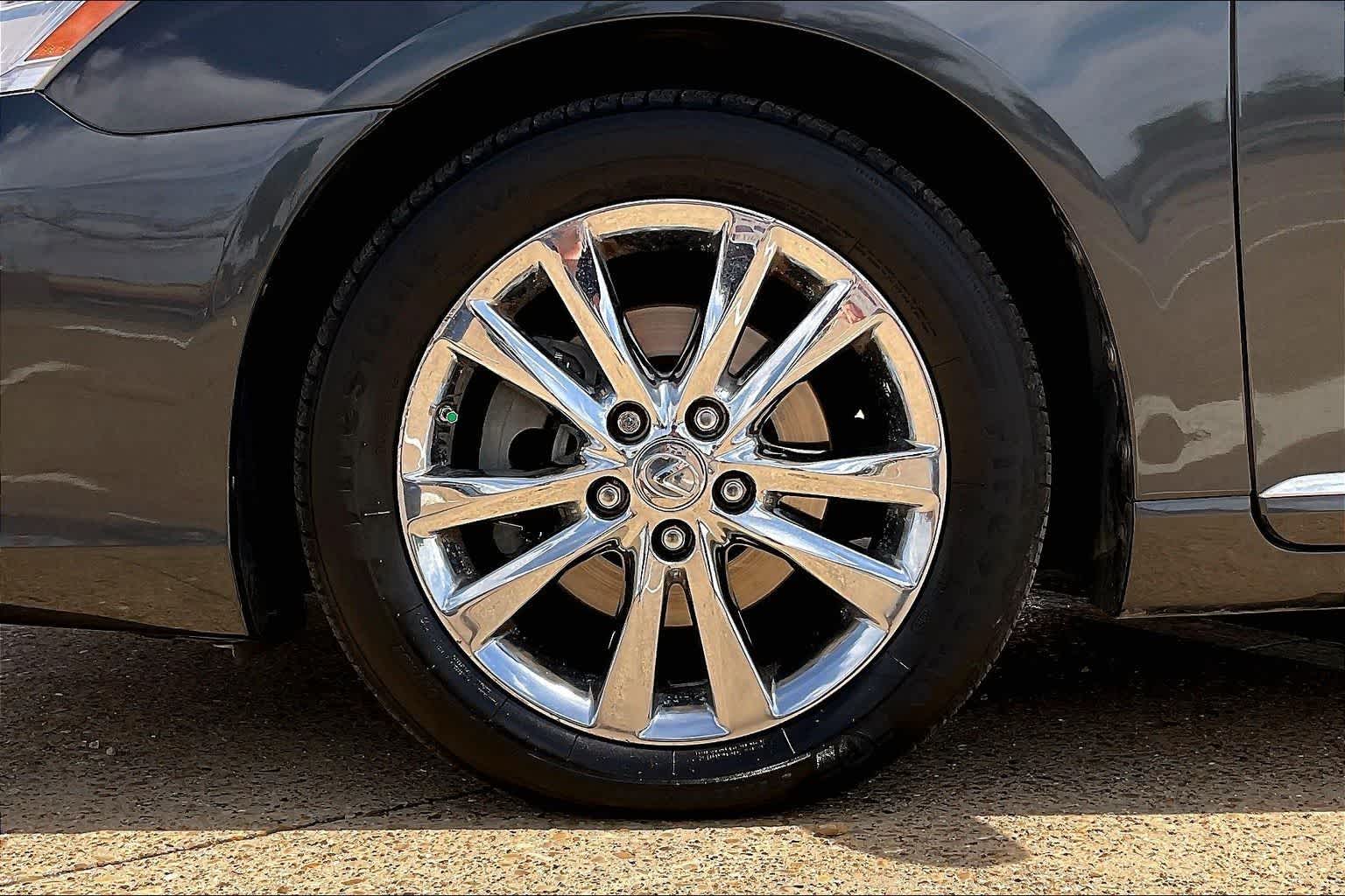 Thumbnail: 2011 Lexus ES - 8