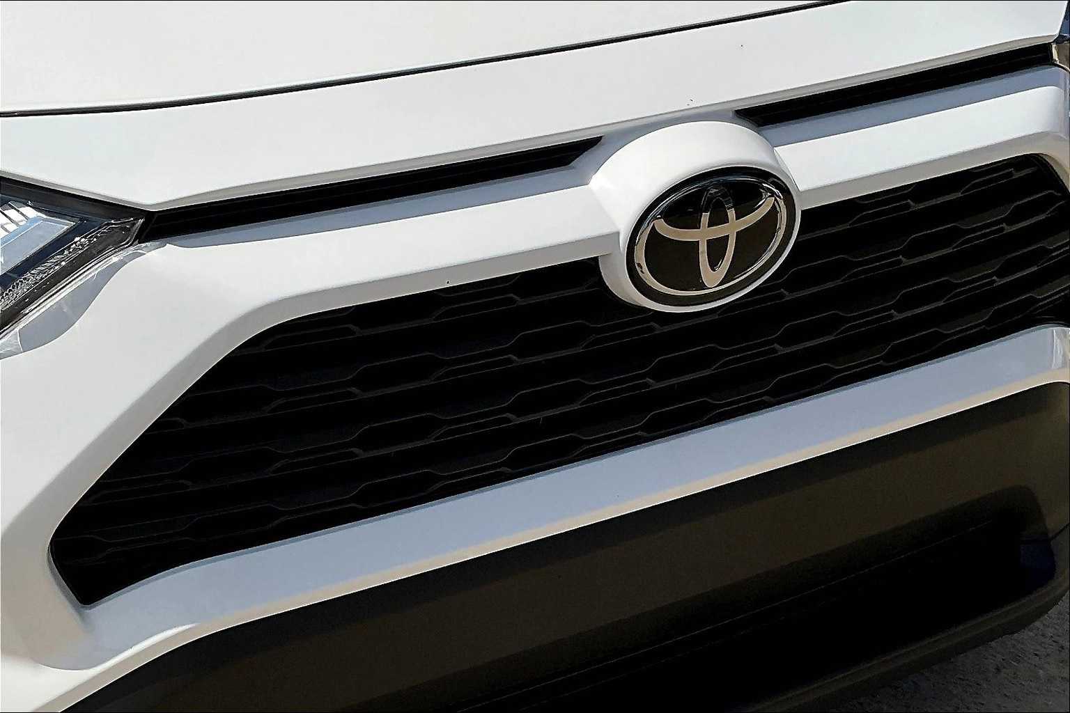 Thumbnail: 2024 Toyota RAV4 - 32