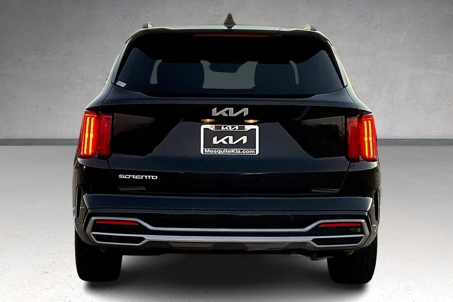 Thumbnail: 2023 Kia Sorento - 5