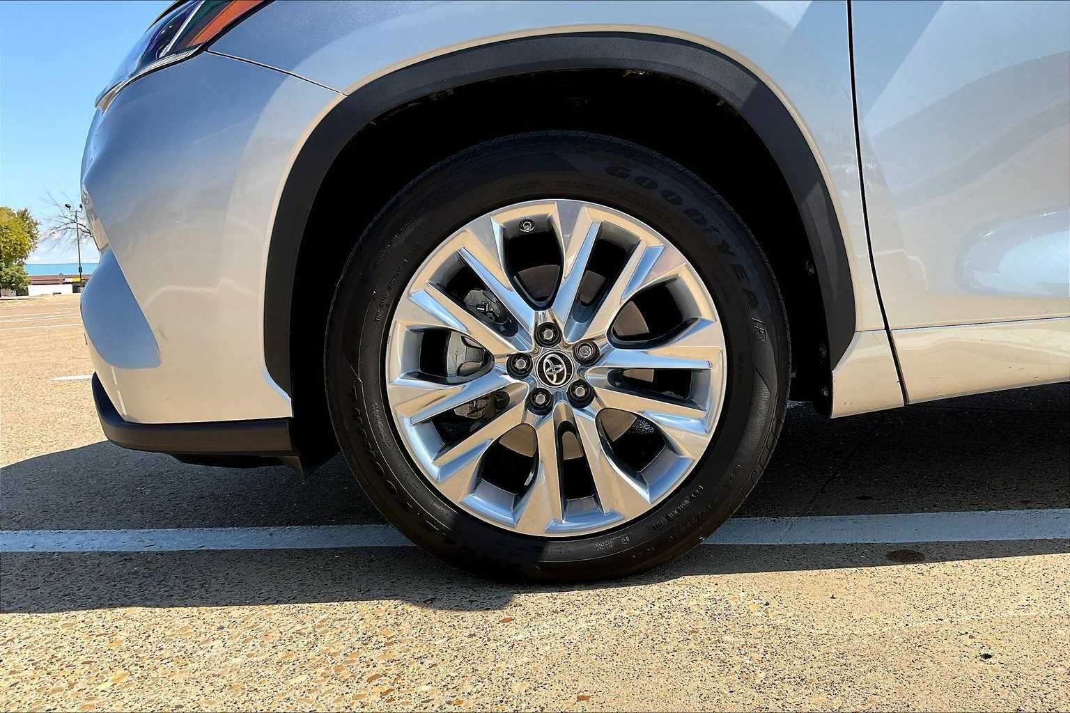 Thumbnail: 2021 Toyota Highlander - 8