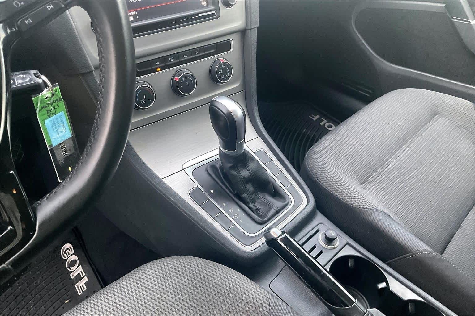 Thumbnail: 2016 Volkswagen Golf - 16