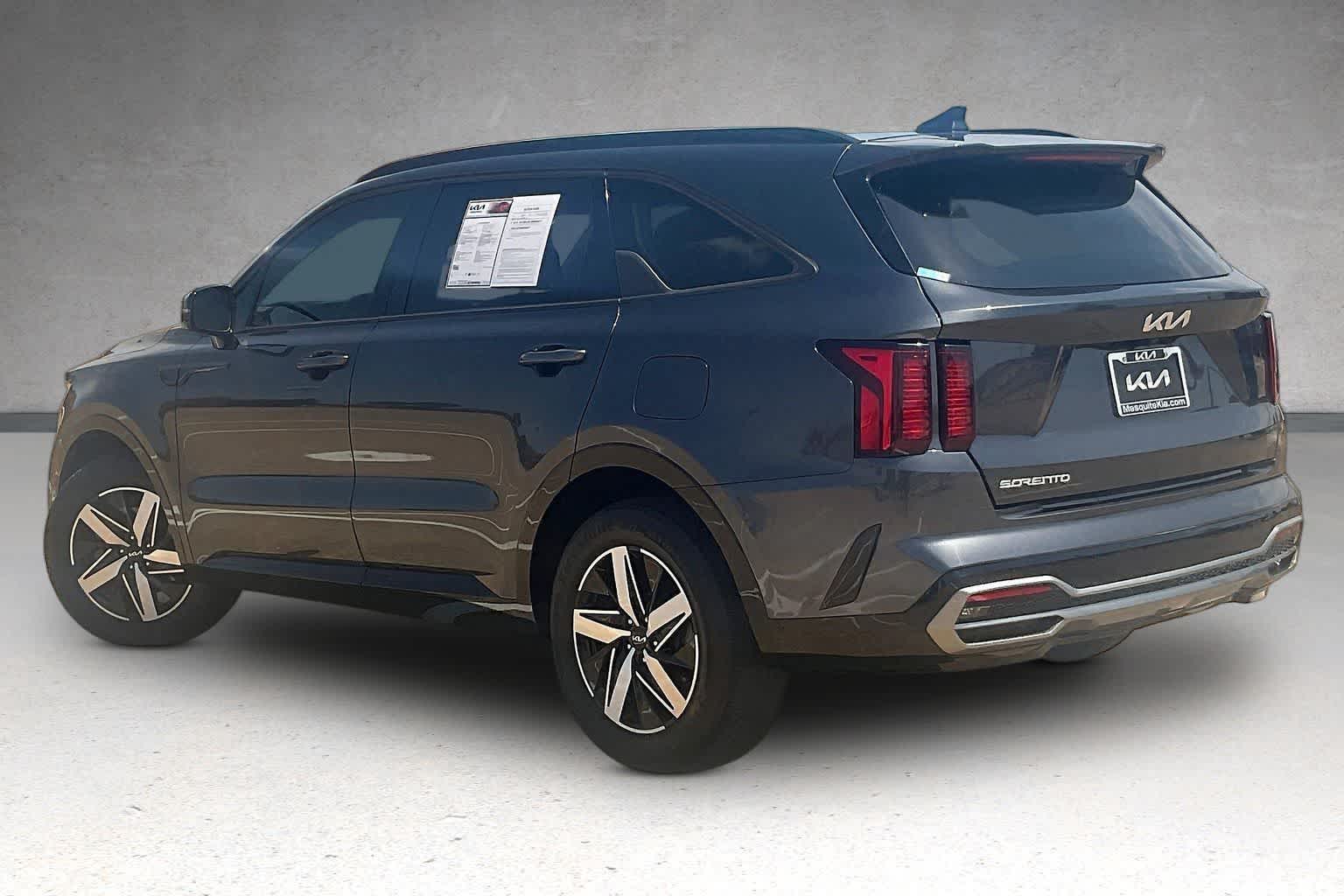 Thumbnail: 2023 Kia Sorento - 4