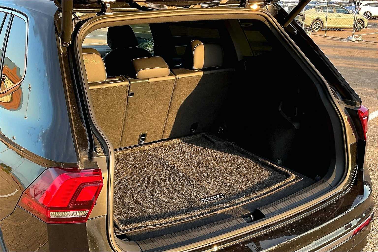 Thumbnail: 2020 Volkswagen Tiguan - 18