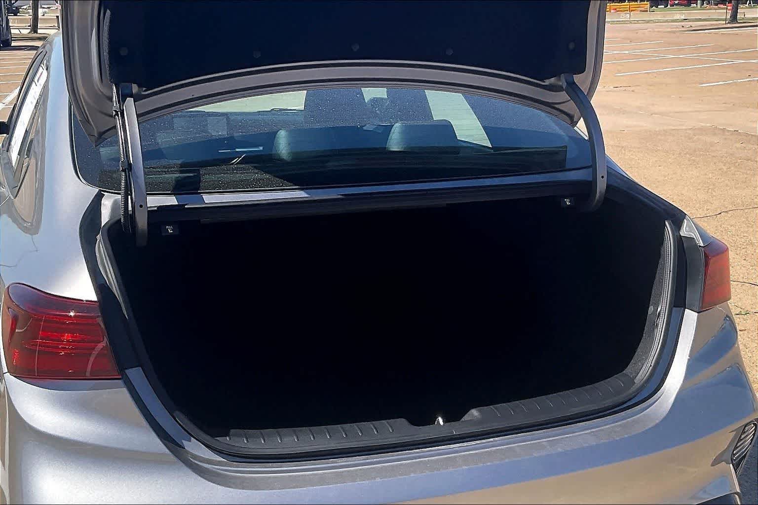 Thumbnail: 2024 Kia Forte - 18