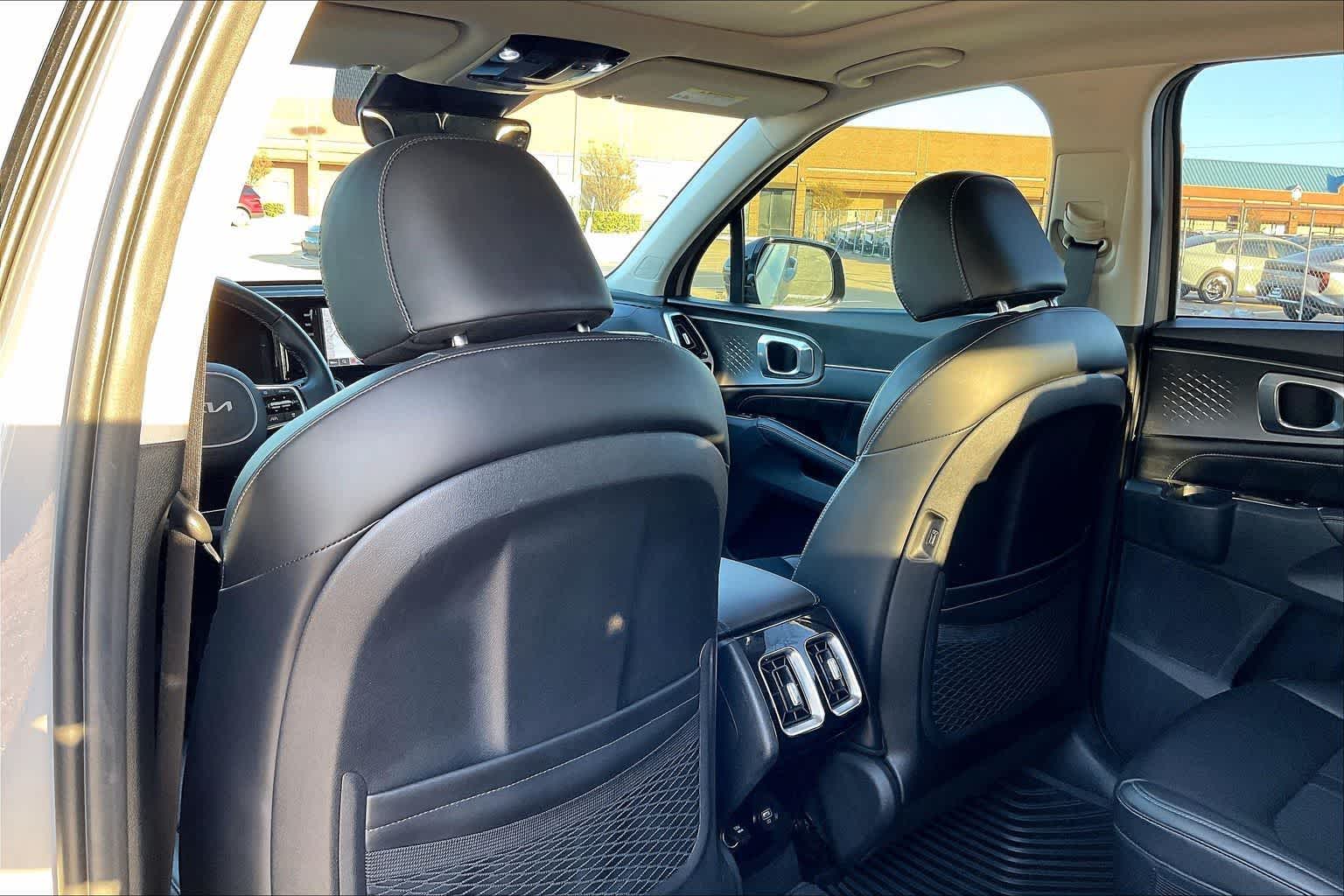 Thumbnail: 2023 Kia Sorento - 12