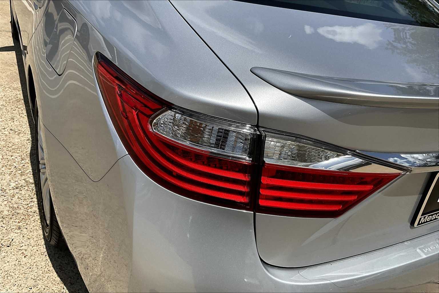 Thumbnail: 2015 Lexus ES - 32