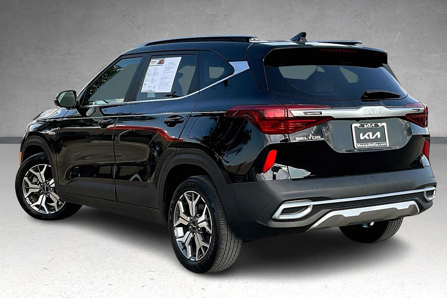 2022 Kia Seltos EX photo 3