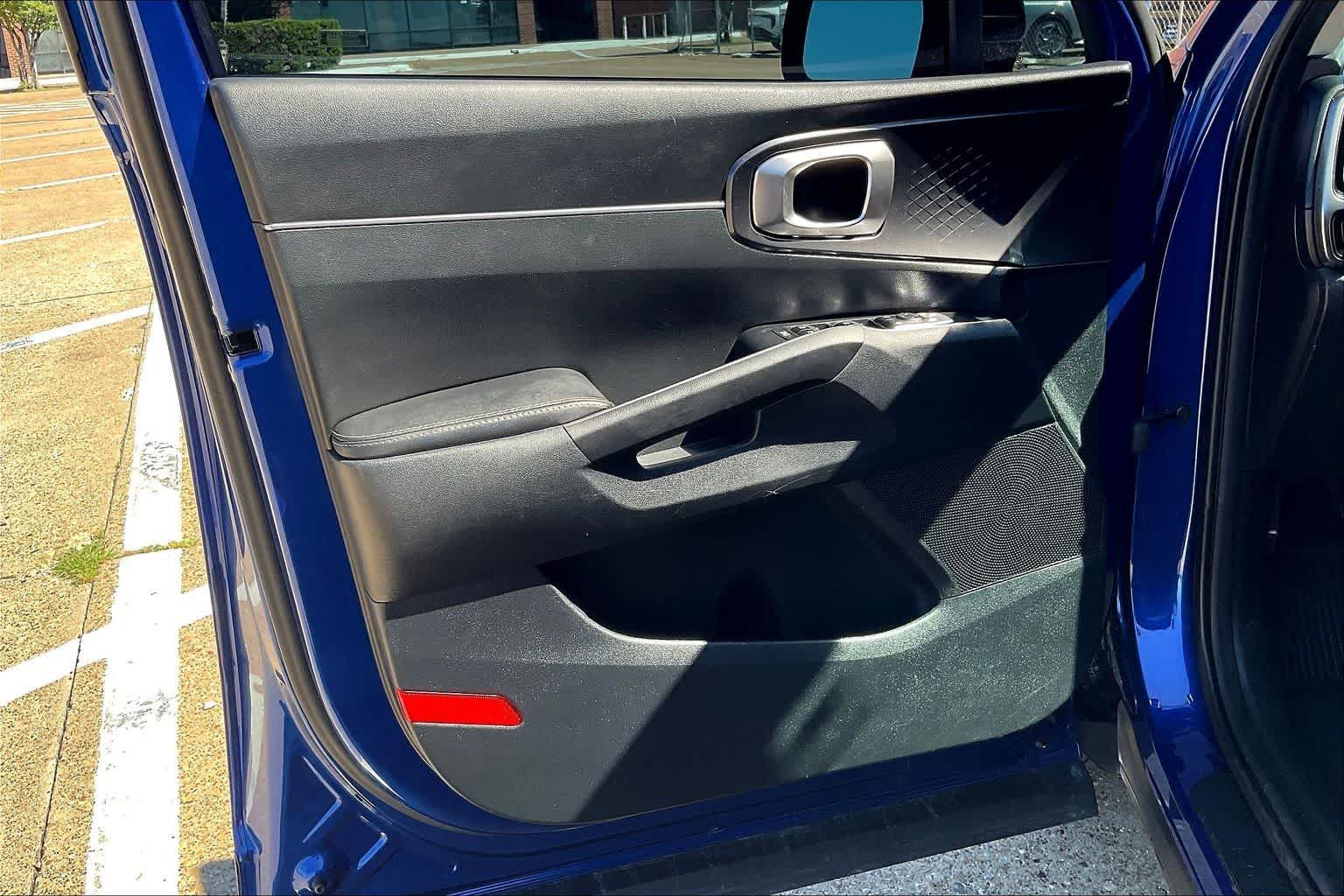 Thumbnail: 2023 Kia Sorento - 27