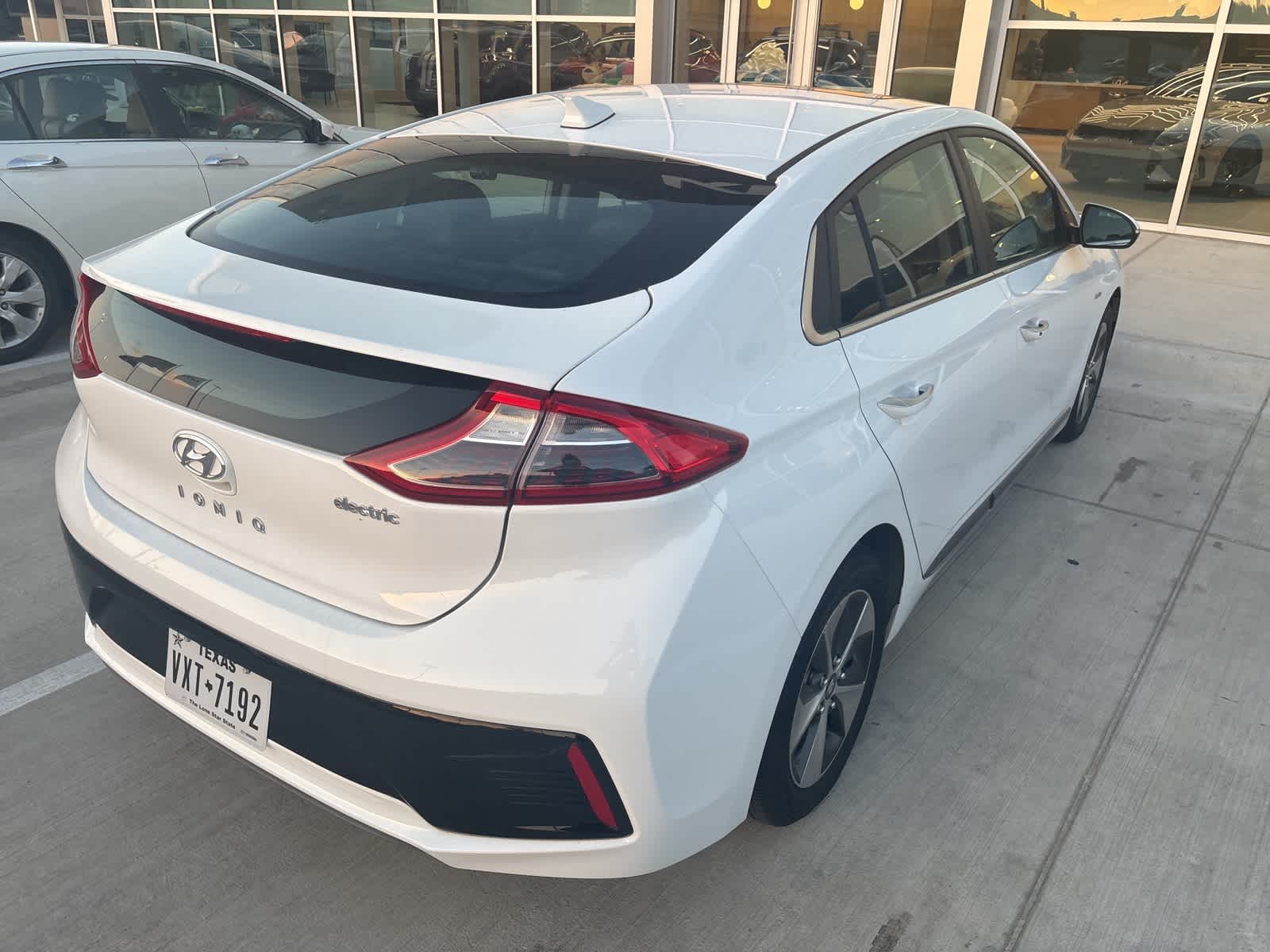 2019 Hyundai Ioniq Electric Limited photo 2
