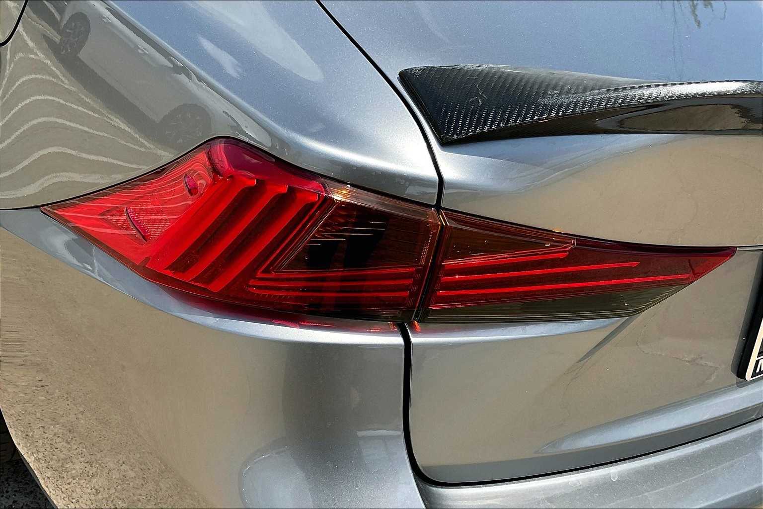 2017 Lexus IS 300 31
