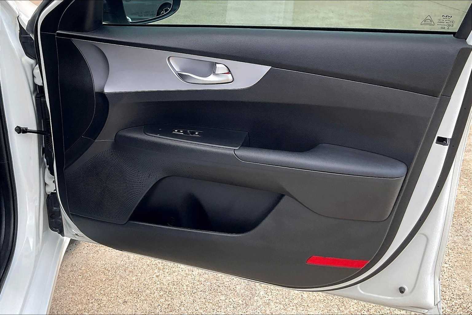 Thumbnail: 2024 Kia Forte - 28