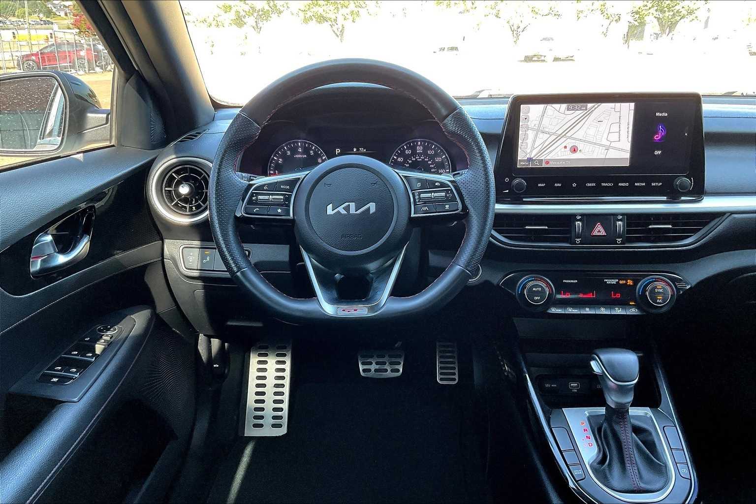 Thumbnail: 2023 Kia Forte - 14