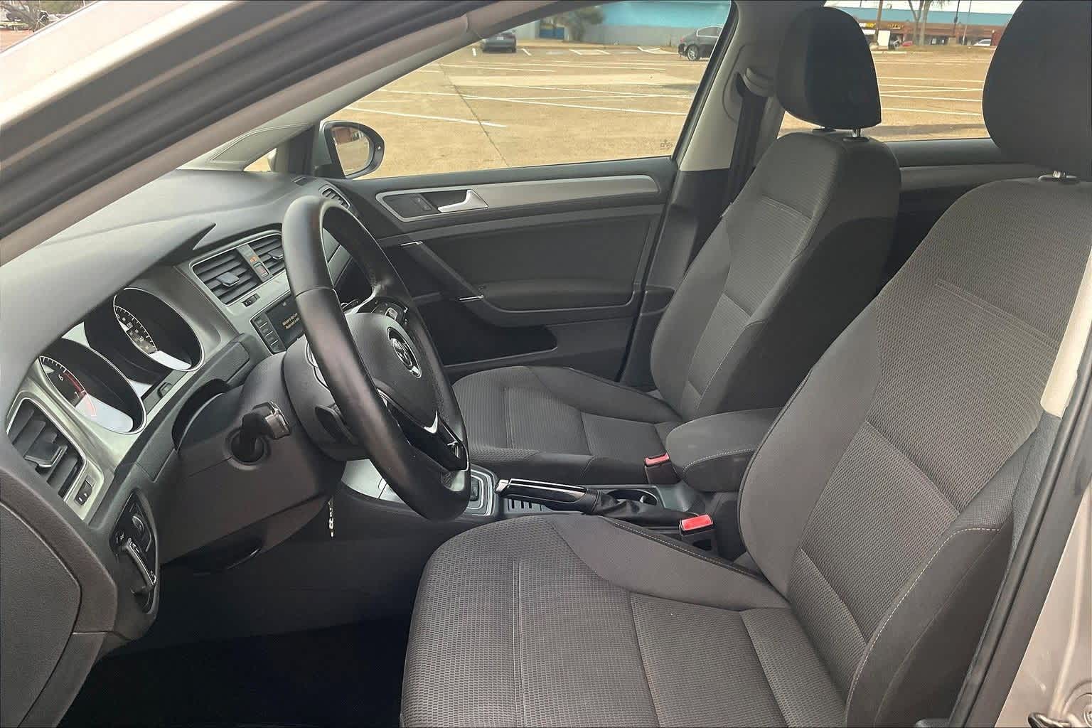 Thumbnail: 2016 Volkswagen Golf - 11