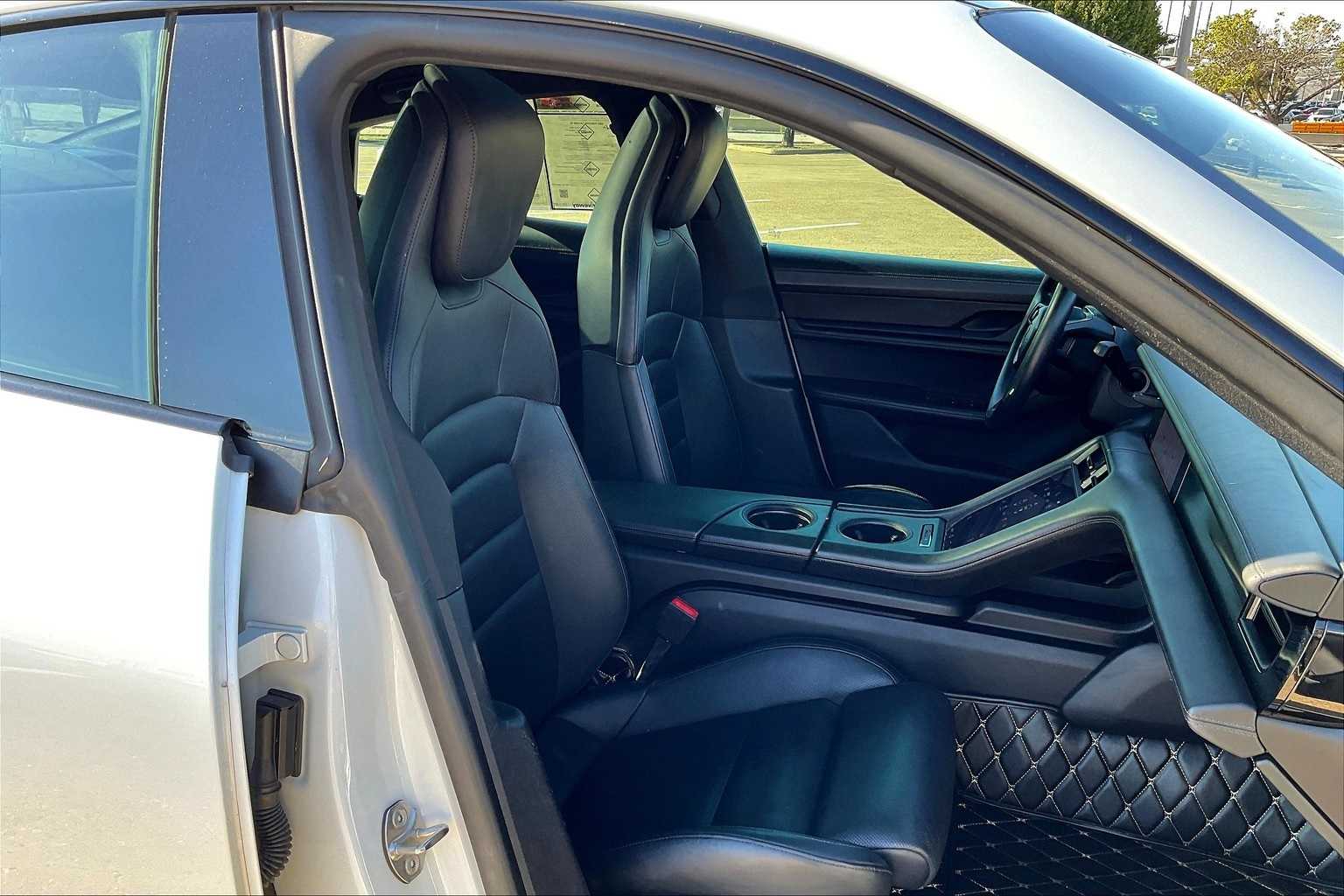 Thumbnail: 2020 Porsche Taycan - 12